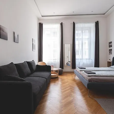 Sunlit Modern Retreat In The Heart Of Budapest