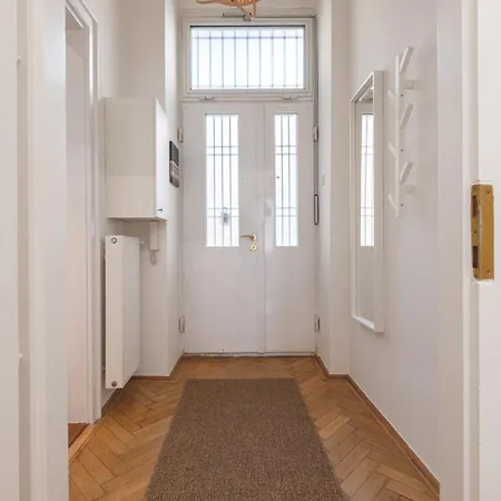 Appartamento Sunlit Modern Retreat In The Heart Of