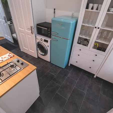 Sunlit Modern Retreat In The Heart Of Budapest