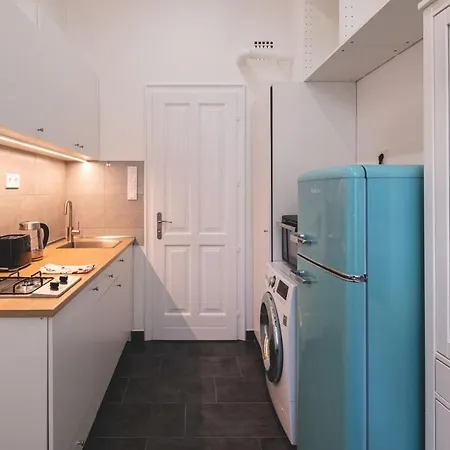 Sunlit Modern Retreat In The Heart Of Appartamento *