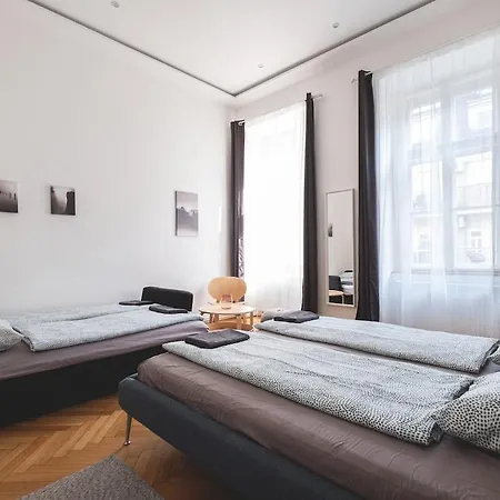 Sunlit Modern Retreat In The Heart Of * Budapest