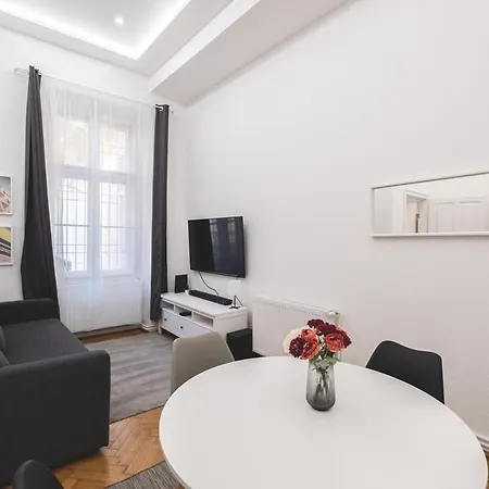 Appartamento Sunlit Modern Retreat In The Heart Of *