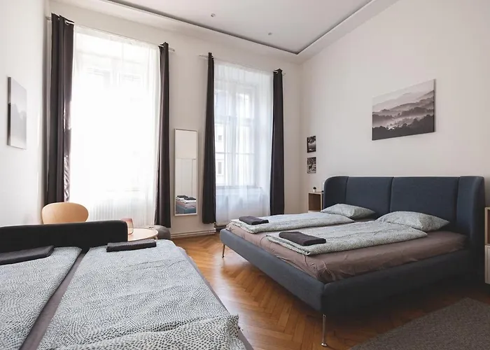Apartament Sunlit Modern Retreat In The Heart Of *