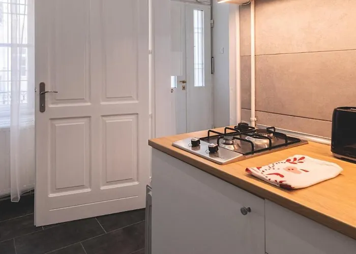 Apartament Sunlit Modern Retreat In The Heart Of *