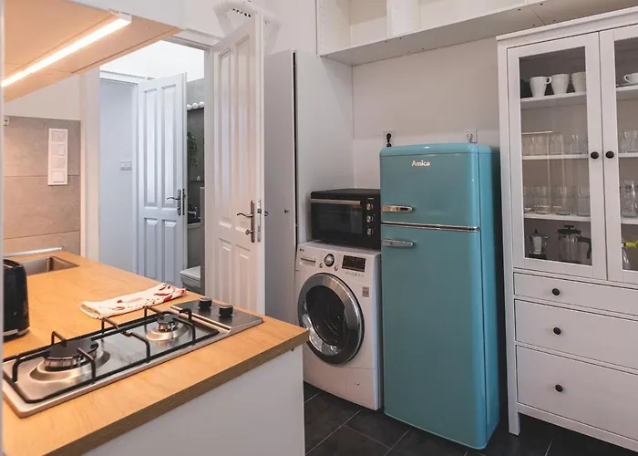 Apartament Sunlit Modern Retreat In The Heart Of *