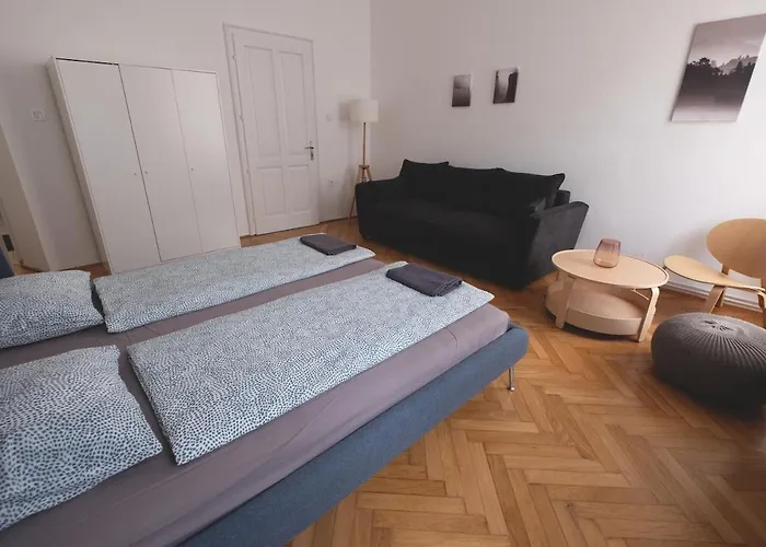 Apartament Sunlit Modern Retreat In The Heart Of Budapesta