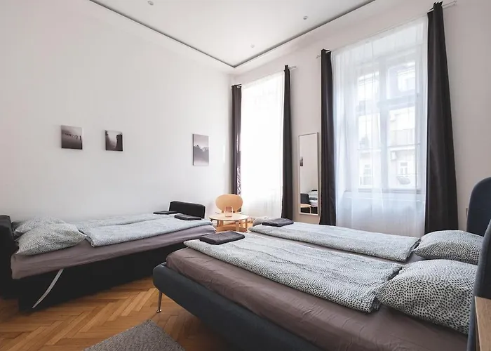 Sunlit Modern Retreat In The Heart Of * Budapesta